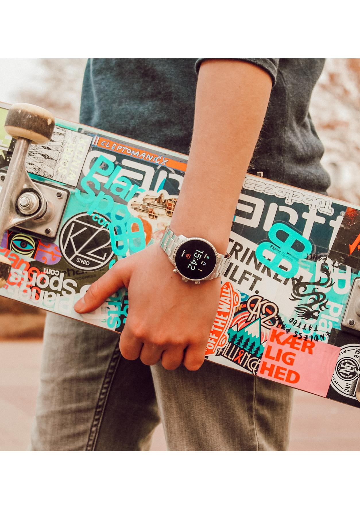 fossil q ftw4016 explorist hr
